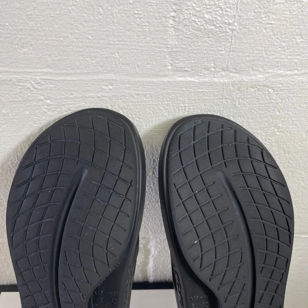 Oofos OOriginal Recovery Sandals Black Thong Flip Flop Slip‎ On Mens 9 Womens 11